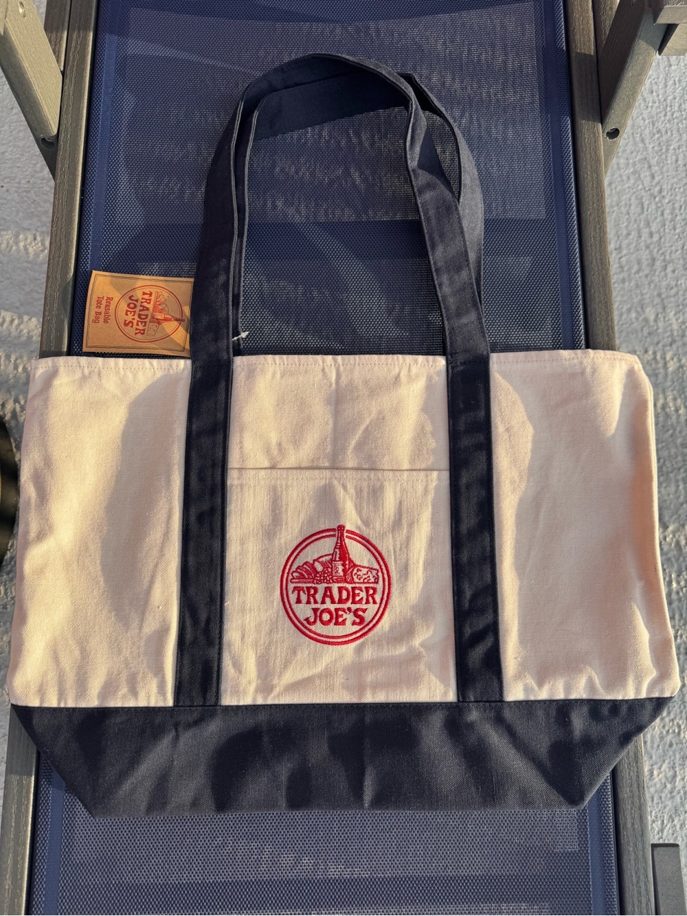 Trader Joe’s Large Canvas Tote Bag in Cream and Navy Blue NWT